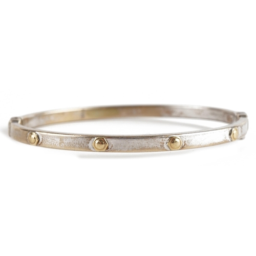 2079 - 9ct two tone gold Cartier style hinged bangle, 6.5cm wide, 6.5g