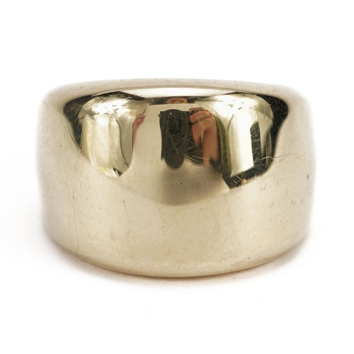 2121 - Modernist 9ct gold ring, size M, 3.6g