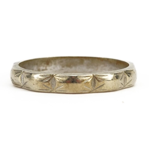 2168 - Victorian style 9ct gold wedding band, size P, 2.8g