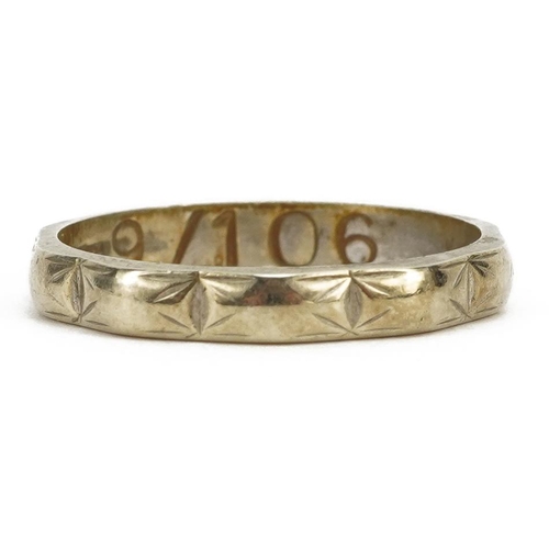 2168 - Victorian style 9ct gold wedding band, size P, 2.8g