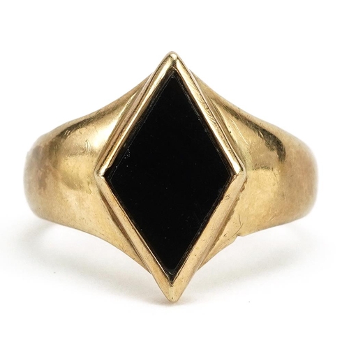 2089 - 9ct gold black onyx ring, size P, 5.1g