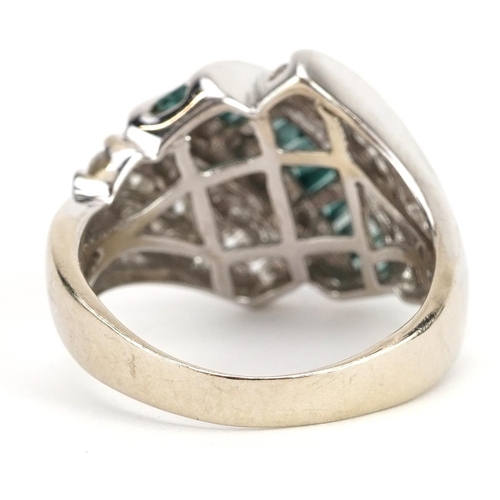 2106 - 14k white gold diamond ring with baguette cut blue diamonds, size P, 9.1g