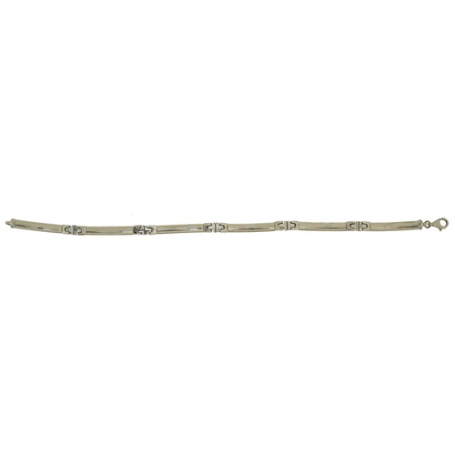 2101 - 9ct white gold bracelet, 19.5cm in length, 8.5g