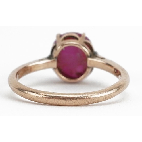 2022 - Unmarked gold cabochon star ruby ring, tests as 9ct gold, the ruby approximately 8.7mm x 7.9mm, size... 