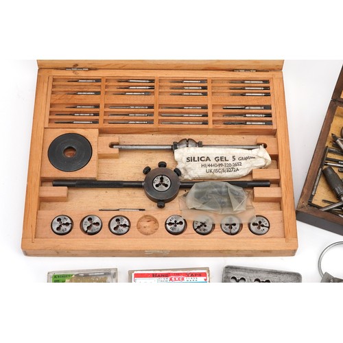 585 - Bergeon, vintage tap and die stock set with handle and a collection of other loose taps and dies