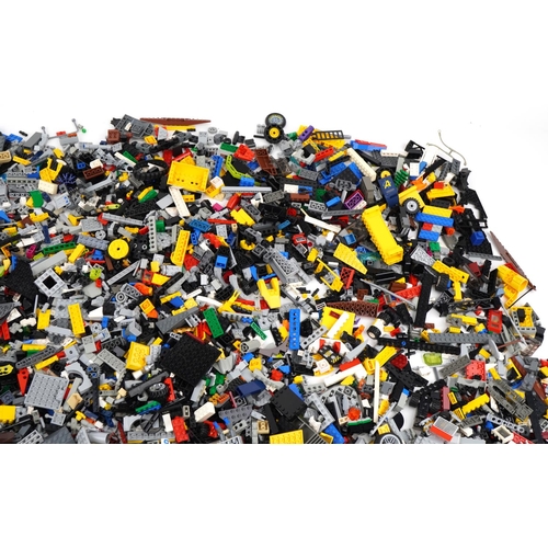 1585 - Large collection of vintage and later Lego, total weight approximately 6.5kg