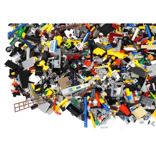 1585 - Large collection of vintage and later Lego, total weight approximately 6.5kg