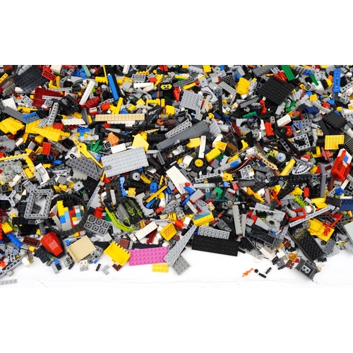 1585 - Large collection of vintage and later Lego, total weight approximately 6.5kg