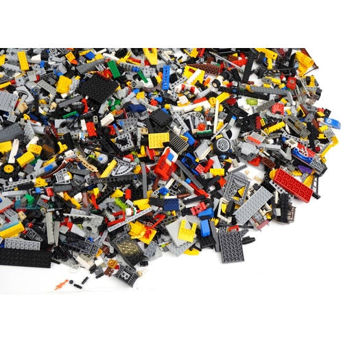 1585 - Large collection of vintage and later Lego, total weight approximately 6.5kg