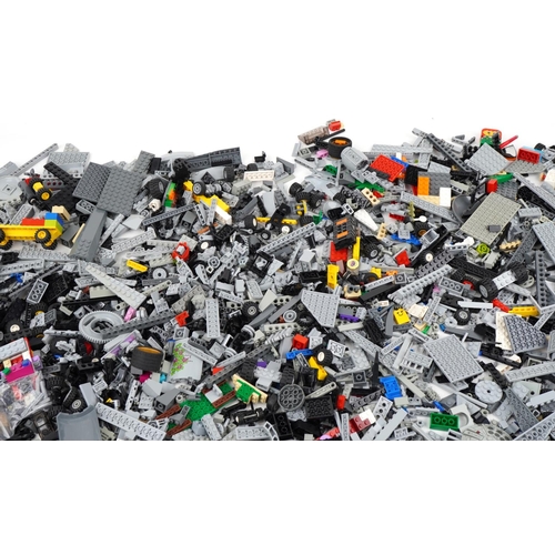 1586 - Large collection of vintage and later Lego and Lego Technics, total weight approximately 7.0kg