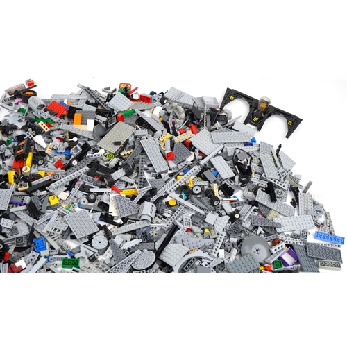 1586 - Large collection of vintage and later Lego and Lego Technics, total weight approximately 7.0kg