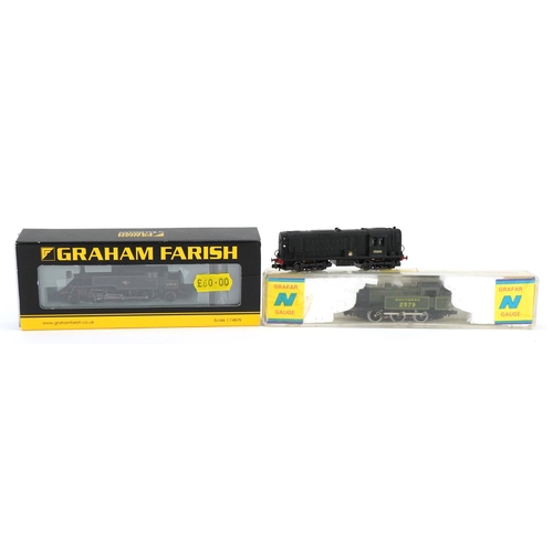 1532 - Three Graham Farish N gauge model railway locomotives, two with cases including numbers 372-327 and ... 