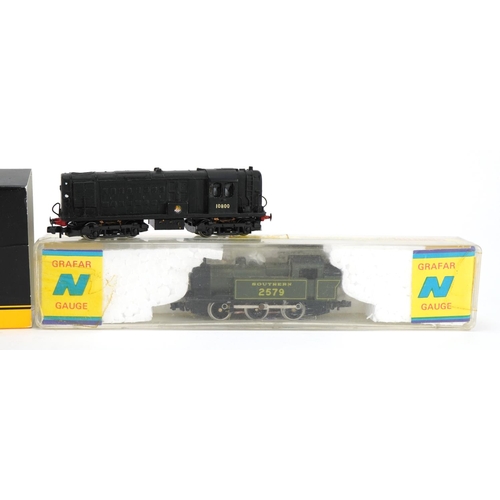 1532 - Three Graham Farish N gauge model railway locomotives, two with cases including numbers 372-327 and ... 