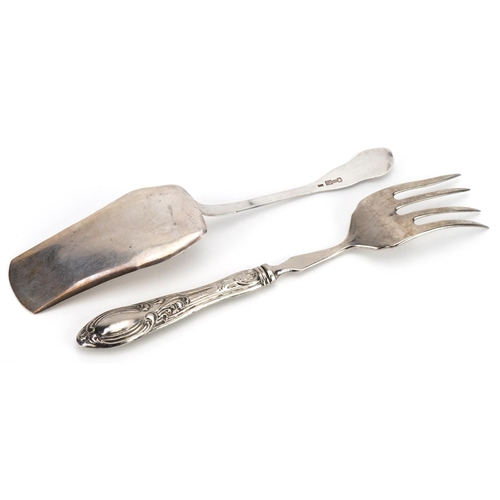 511 - Russian silver server and a fish fork marked 800, the server 24cm in length, 47.7g, total 156.2g