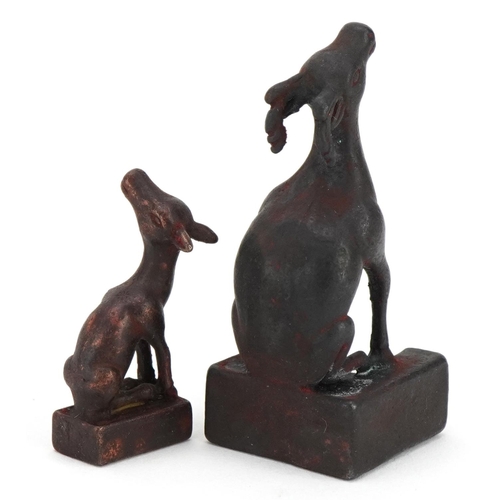 47 - Chinese patinated bronze two piece seal in the form of a deer and a foal, 5cm high