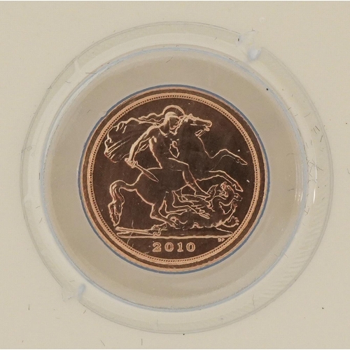 113 - Elizabeth II 2010 gold quarter sovereign with case and sleeve - this lot is sold without buyer’s pre... 