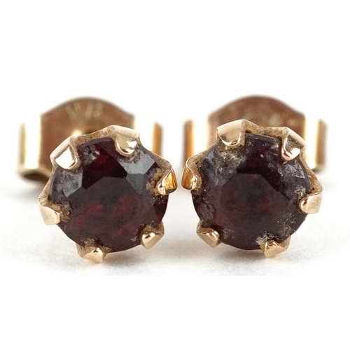 2348 - Pair of 9ct gold garnet stud earrings, 6.0mm in diameter, 1.1g