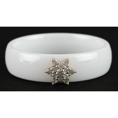 2334 - White glass diamond cluster ring, size S, 4.8g