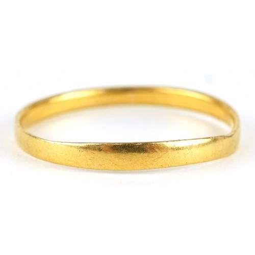 2315 - Victorian 22ct gold wedding band, London 1882, size N, 1.0g