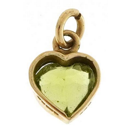 2278 - 9ct gold peridot love heart pendant, 9.0mm high, 0.4g