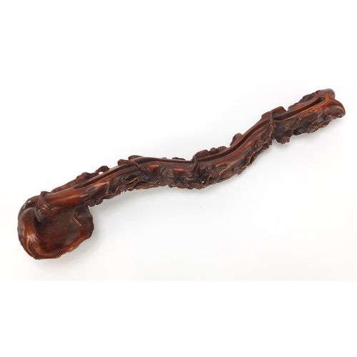 542 - Chinese wood ruyi sceptre carved with figures, 20cm in length