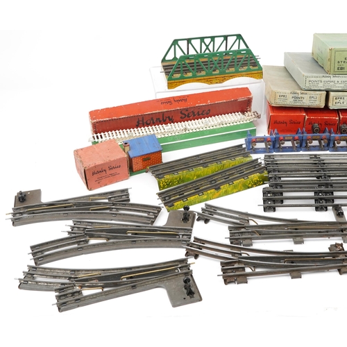1414 - Collection of Hornby O gauge tinplate model railway track, connecting plates, rails and bridges, som... 