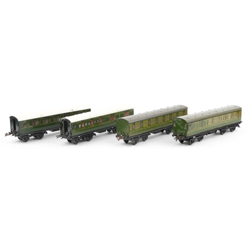 1412 - Four Hornby O gauge tinplate model railway passenger coaches, two with boxes