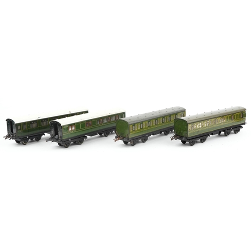 1412 - Four Hornby O gauge tinplate model railway passenger coaches, two with boxes
