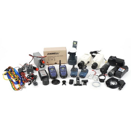 1174 - Collection of security cameras, accesories and walkie talkies