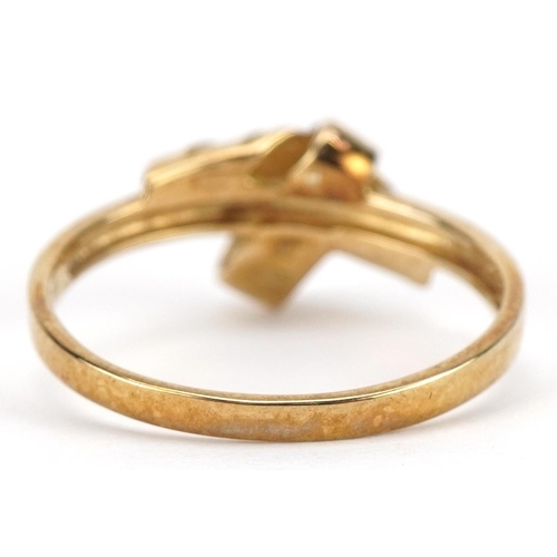 2325 - 9ct two tone gold knot design ring, size M/N, 1.6g