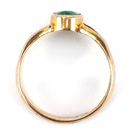 2147 - 9ct gold green stone solitaire ring with split shoulders, size M, 2.5g