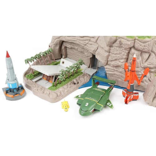 1436 - Thunderbirds Tracy Island with vehicles by Vivid Toy Group, 50cm in length