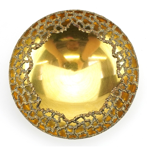 212 - Stuart Devlin, Elizabeth II circular silver gilt bowl with pierced rim with box, London 1972, 10.5cm... 