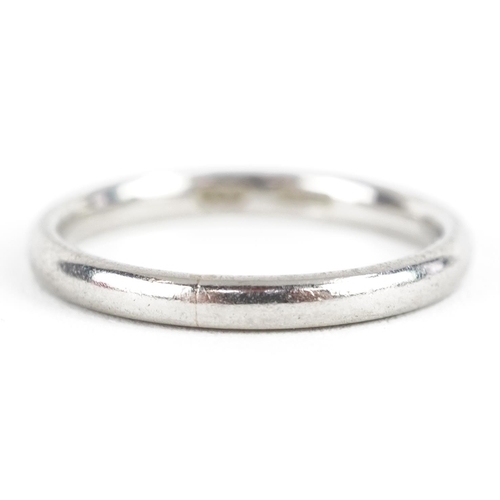 2285 - Platinum wedding band, size K/L, 3.5g