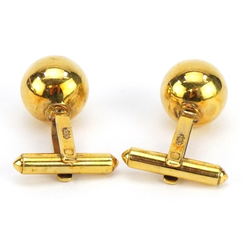 2030 - Pair of 9k gold ball cufflinks, 1.3cm in diameter, 9.5g