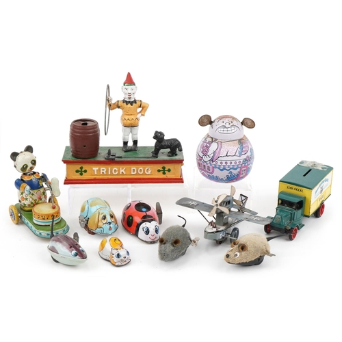 1476 - Vintage and later toys including clockwork animals and a hand painted cast iron trick dog moneybox,