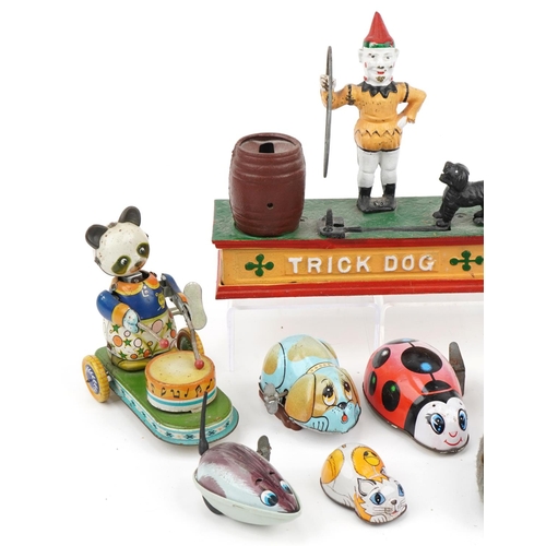 1476 - Vintage and later toys including clockwork animals and a hand painted cast iron trick dog moneybox,