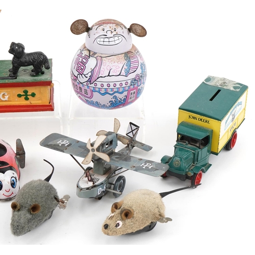 1476 - Vintage and later toys including clockwork animals and a hand painted cast iron trick dog moneybox,