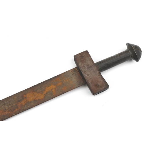 1555 - Antique sword with engraved pommel, possibly Moorish, 98.5cm in length