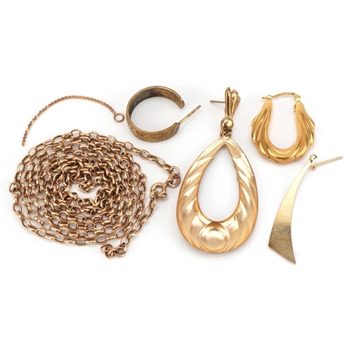 2241 - 9ct gold and yellow metal jewellery including broken Belcher link necklace and hoop earring, total 9... 