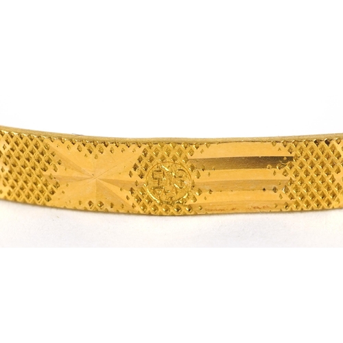 2043 - Unmarked gold engine turned bangle, tests as 18ct gold, 6.5cm in diameter, 13.4g