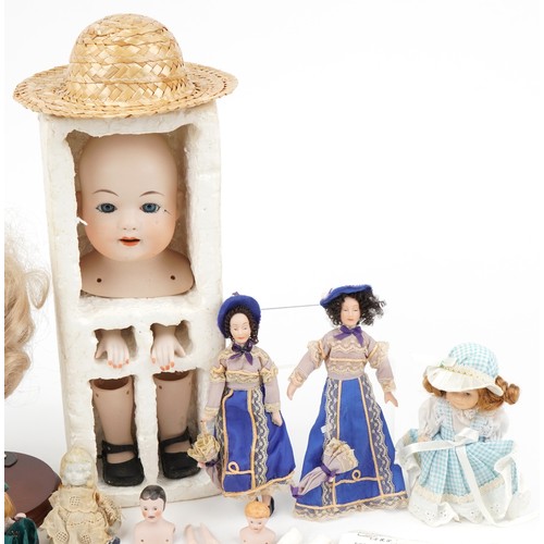 1424 - Collection of vintage and later bisque doll parts and miniature dolls, some with boxes