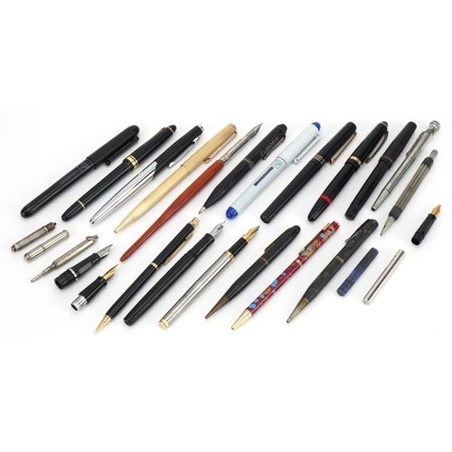 575 - Vintage and later pens including Pilot