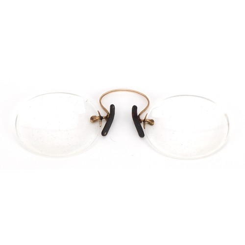 1237 - Pair of early 20th century spectacles with yellow metal mounts and case