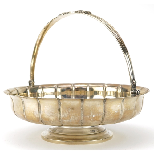 6 - Holland, Aldwinckle & Slater, Edward VII heavy silver fruit bowl with swing handle, London 1908, 23c... 