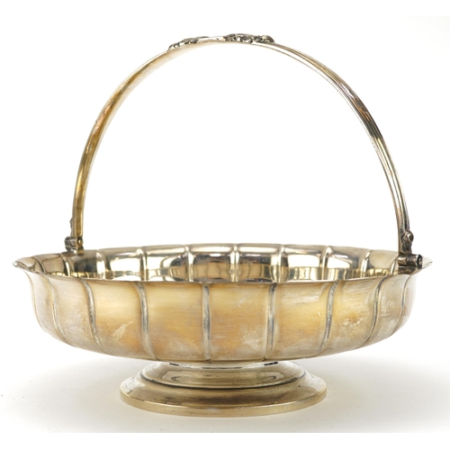 6 - Holland, Aldwinckle & Slater, Edward VII heavy silver fruit bowl with swing handle, London 1908, 23c... 
