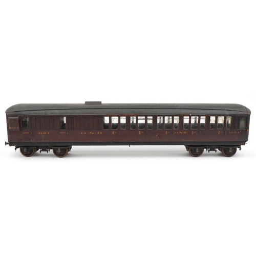 1402 - Large scratch built GNR First Class model railway carriage, possibly three inch gauge, 102cm in leng... 