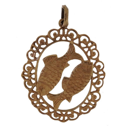 2250 - 9ct gold openwork fish pendant, 3.0cm high, 1.1g