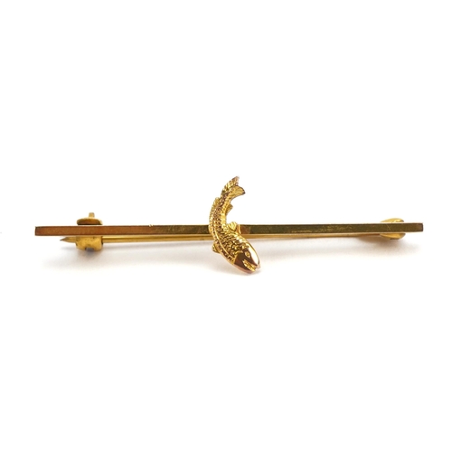 2273 - 9ct gold salmon bar brooch, 4.4cm wide, 2.6g