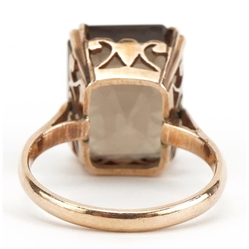 2213 - Unmarked gold smoky quartz solitaire ring, tests as 9ct gold, size N, 5.9g